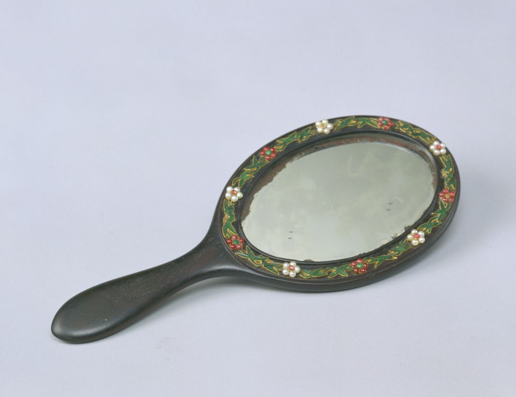 图片[1]-Hardwood golden cauliflower orchid chrysanthemum handle mirror-China Archive